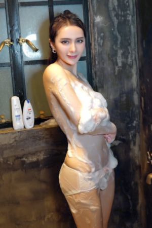 草莓视频色板还会玩转热点_超清在线手机播放